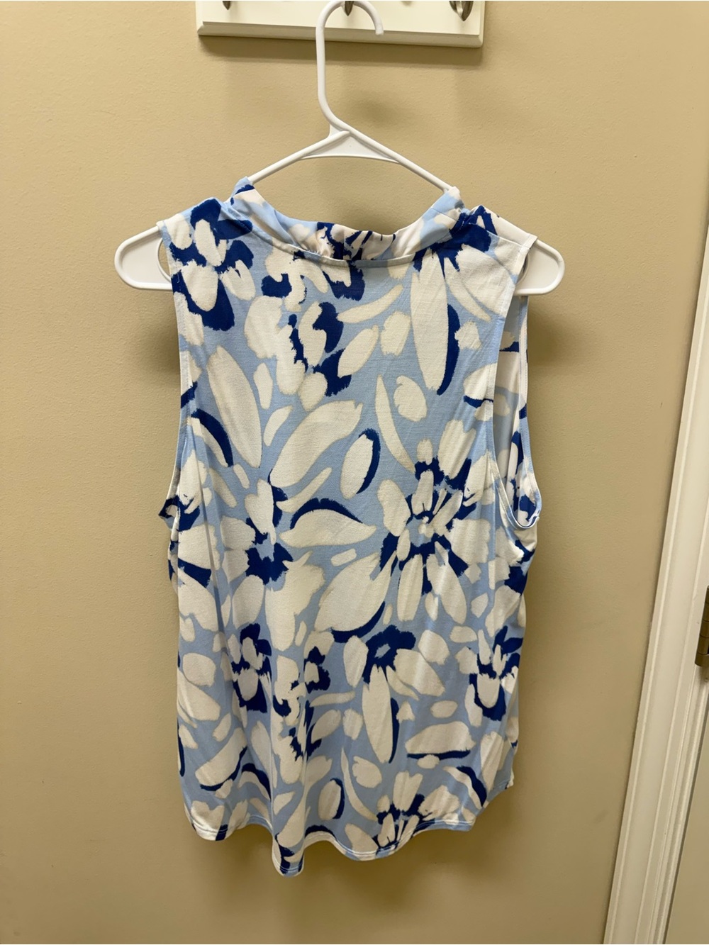 LOFT Blue & White Floral Mock Neck Sleeveless Camisole